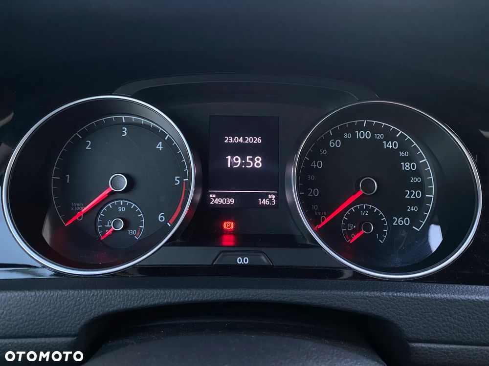Volkswagen Golf 1.6 TDI DPF BlueMotion Technology Comfortline - 26