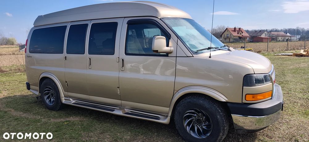 GMC Savana - 5