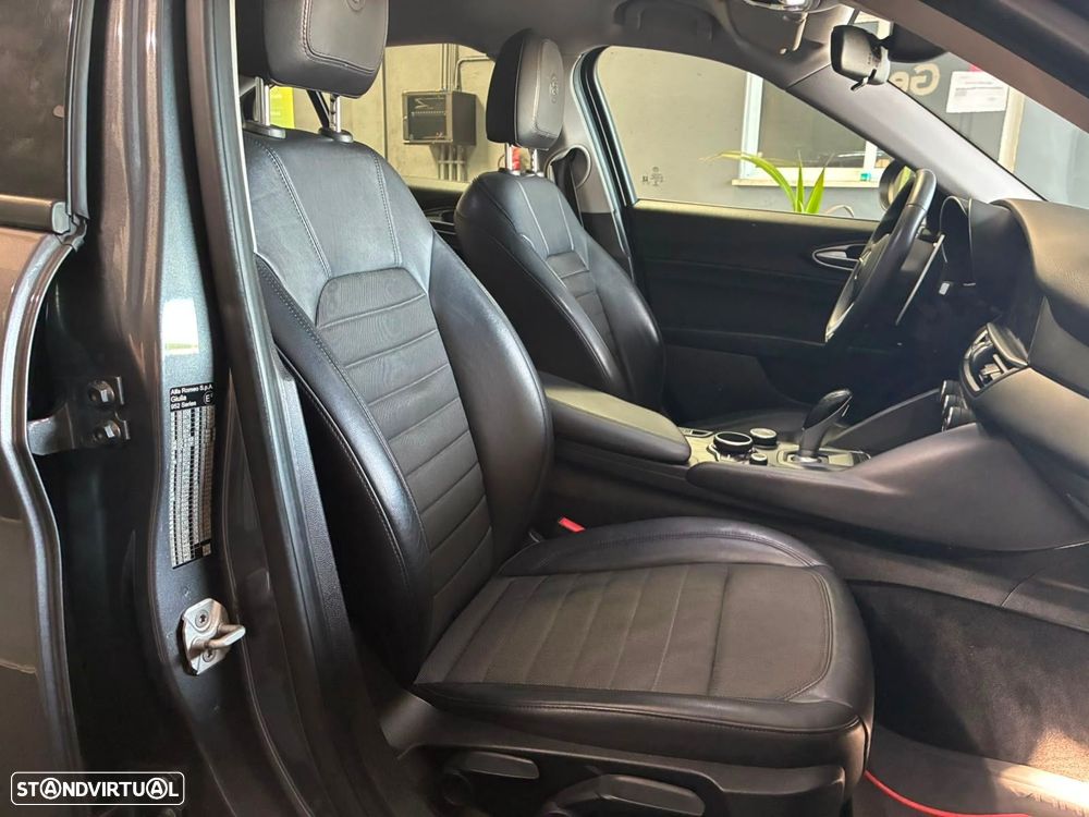 Alfa Romeo Giulia 2.2 D Super AT8 - 36