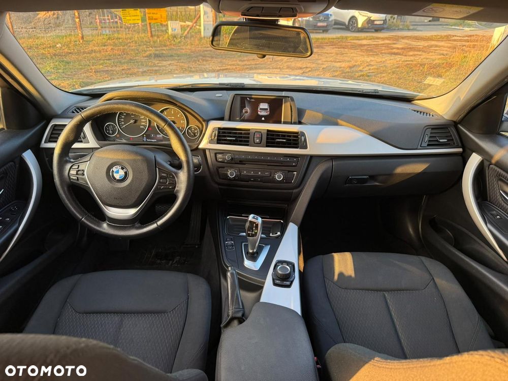 BMW Seria 3 318d Edition M Sport Shadow - 23