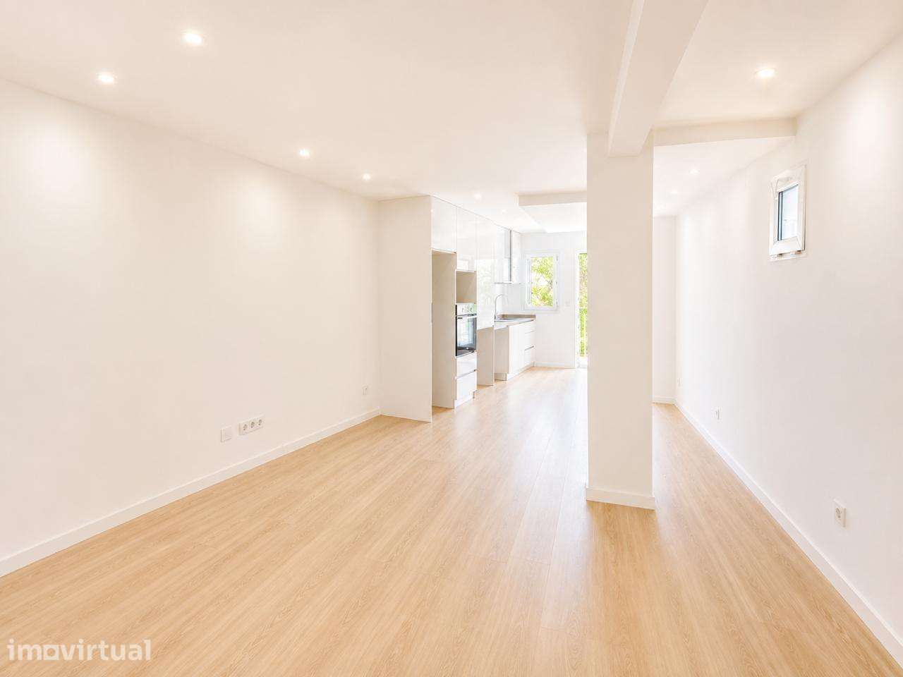Imóvel Renovado com 3 Habitações Independentes - Grande imagem: 2/27