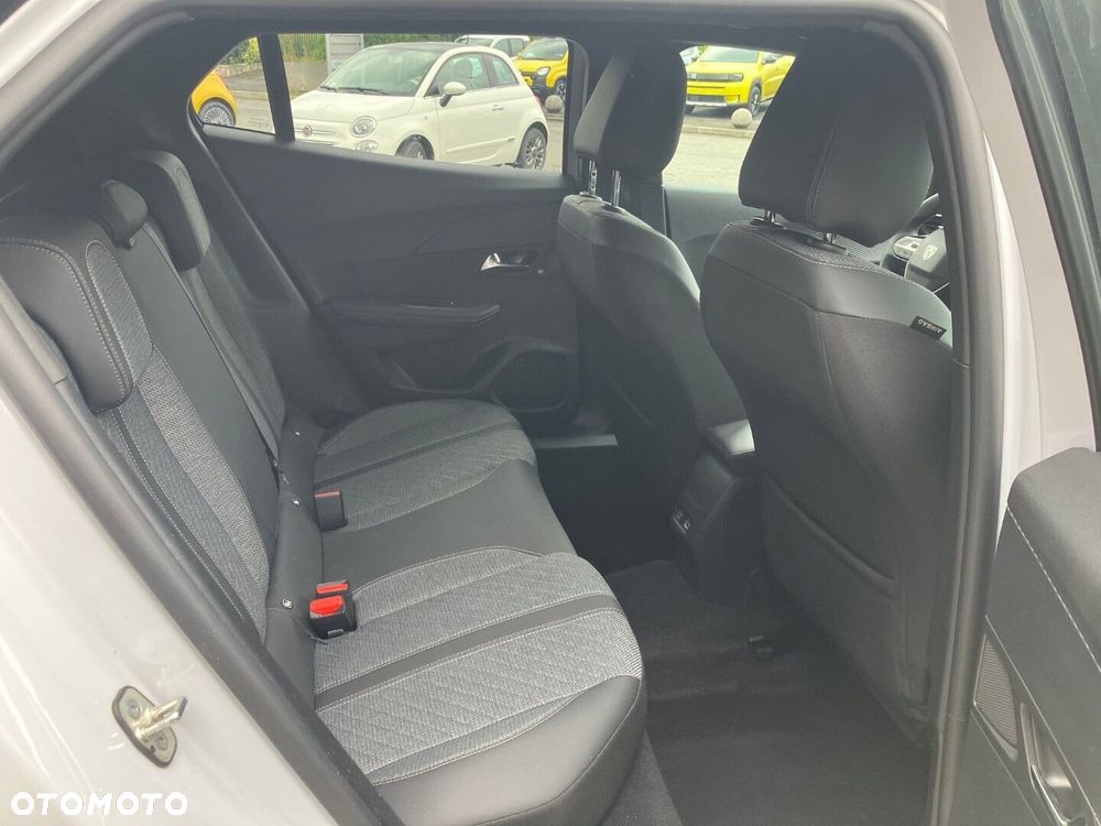 Peugeot 2008 1.2 PureTech Allure S&S EAT8 - 29