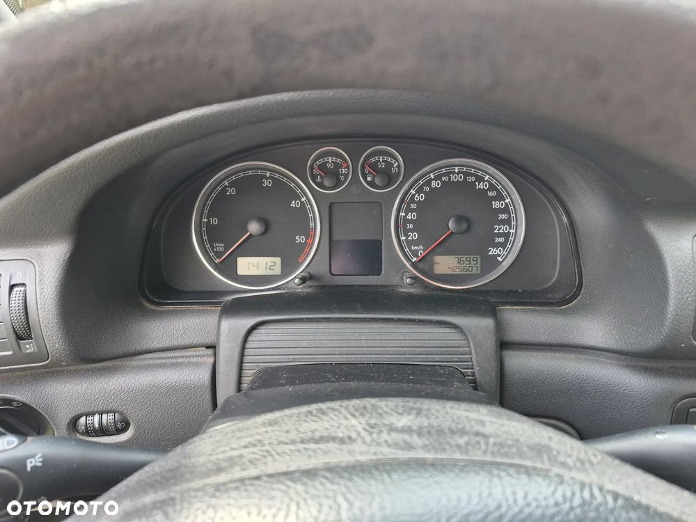 Volkswagen Passat 1.9 TDI Basis Tiptr - 8