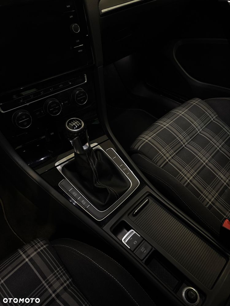 Volkswagen Golf GTD (BlueMotion Technology) - 10