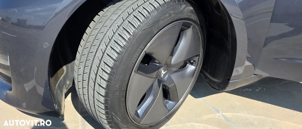 Tesla Model 3 - 8