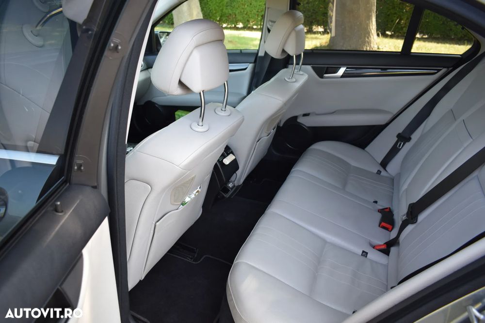 Mercedes-Benz C 350 CDI DPF 4Matic 7G-TRONIC BlueEFFICIENCY Avantgarde - 9