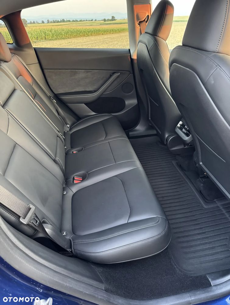 Tesla Model Y - 9