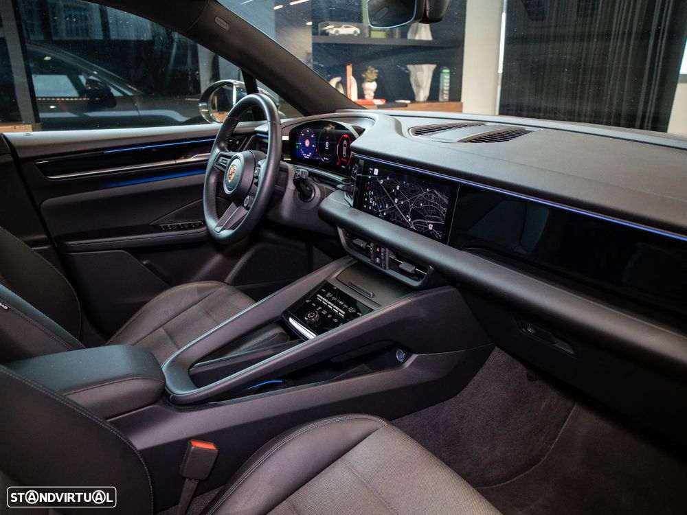 Porsche Macan Electric 4 - 34