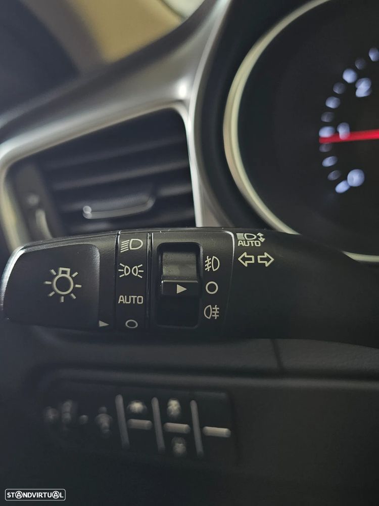 Kia Ceed SW 1.6 CRDi Drive+SRF 7DCT - 19