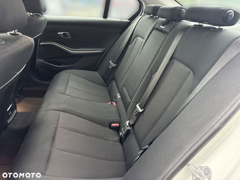 BMW Seria 3 - 16