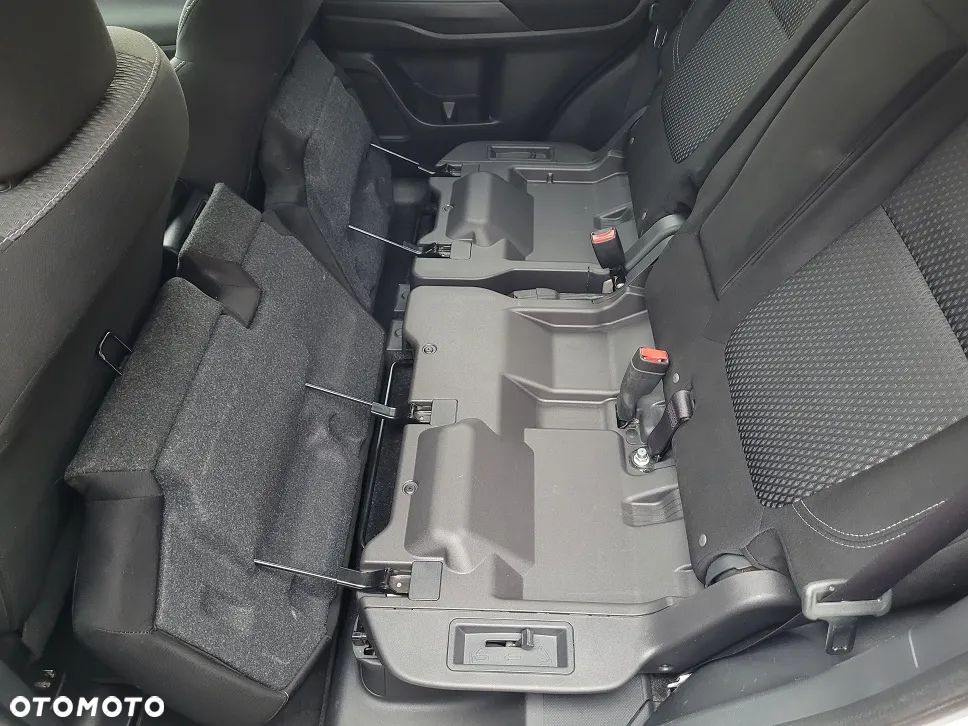 Mitsubishi Outlander 2.0 Intense + Navi 4WD CVT - 34