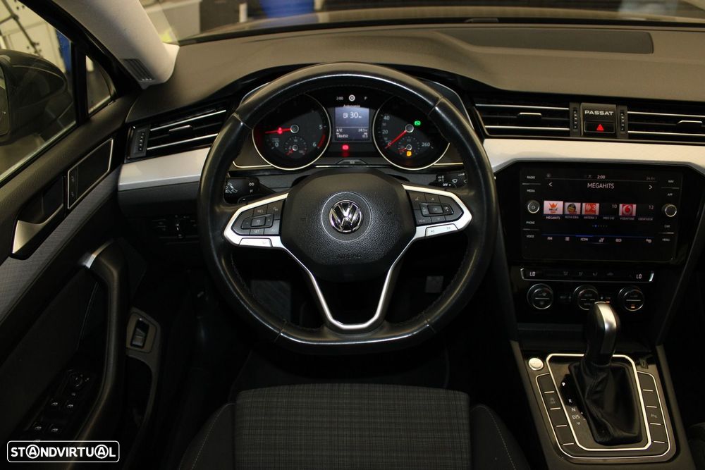 VW Passat 1.6 TDI Business DSG - 9