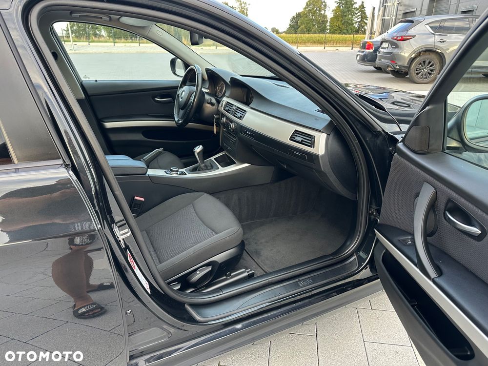 BMW Seria 3 318d DPF Edition Sport - 22
