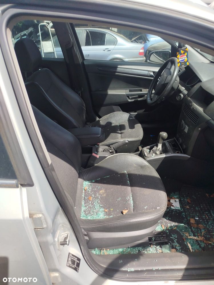 Opel Astra H na części. - 5