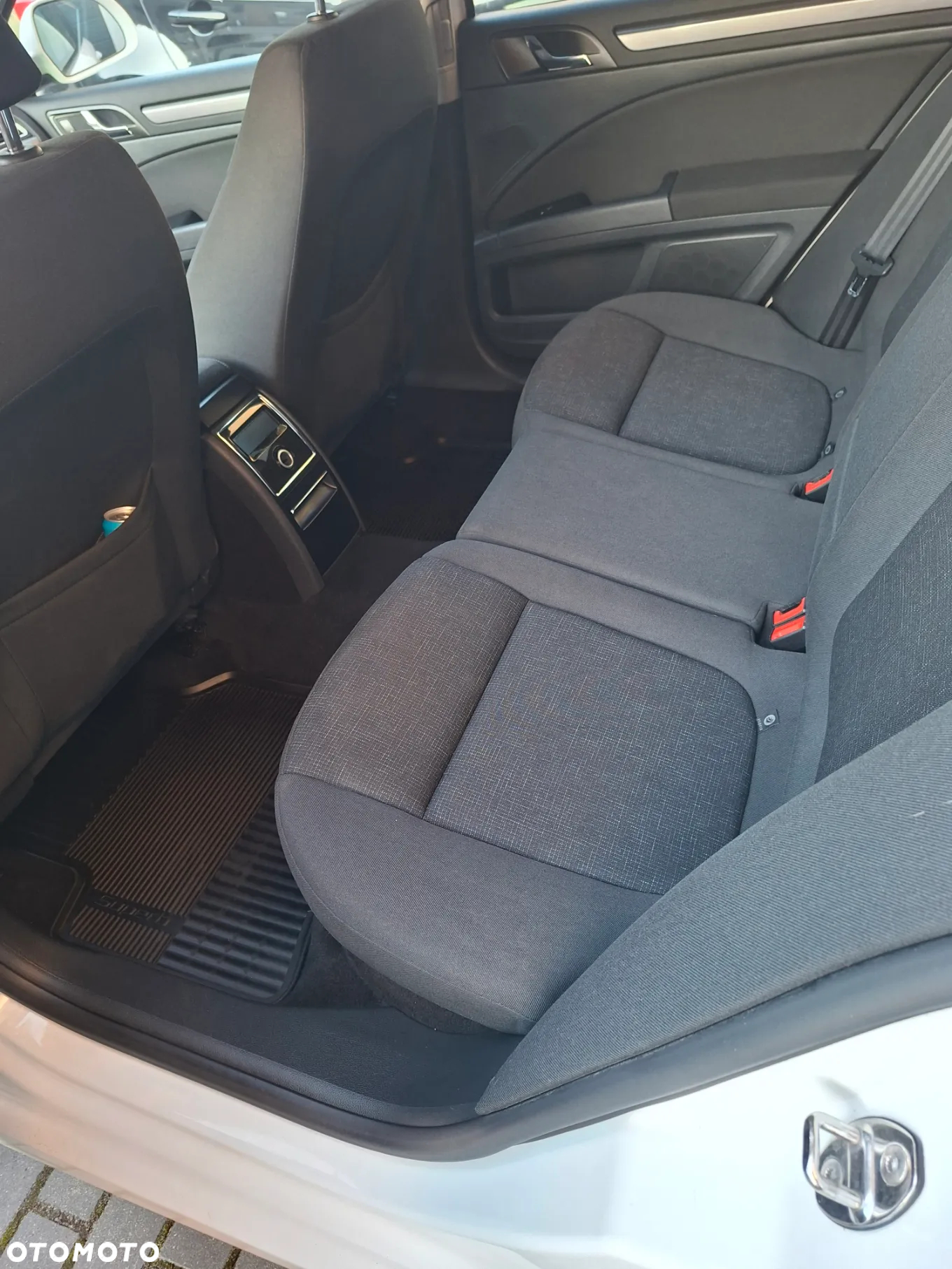 Skoda Superb 1.6 TDI Ambition - 14