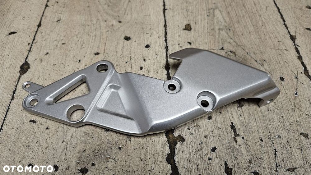 Wspornik Podnóżka Set Prawy Suzuki RF600 / RF900  43511-21E00 - 5