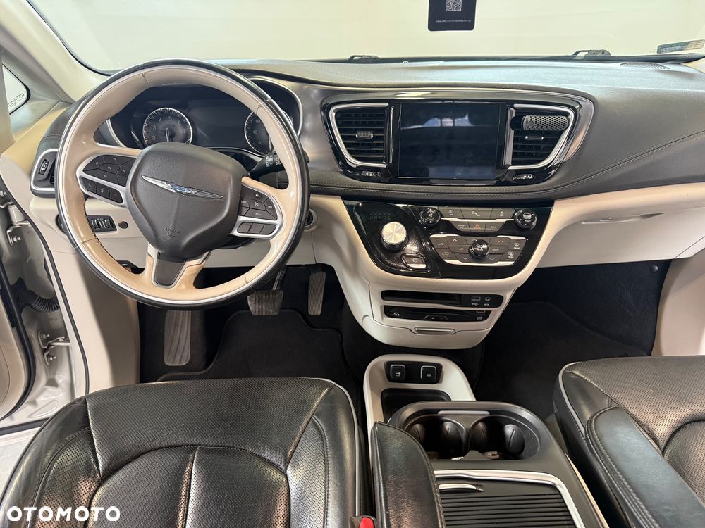 Chrysler Pacifica - 28