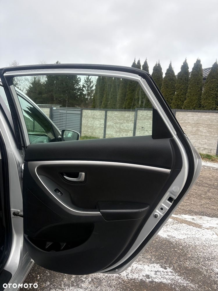 Hyundai i30 i30cw 1.6 CRDi Intro Edition - 24