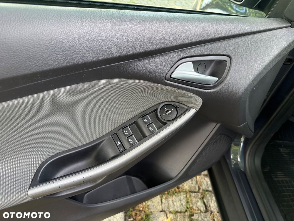 Ford Focus 1.6 TDCi DPF Champions Edition - 32