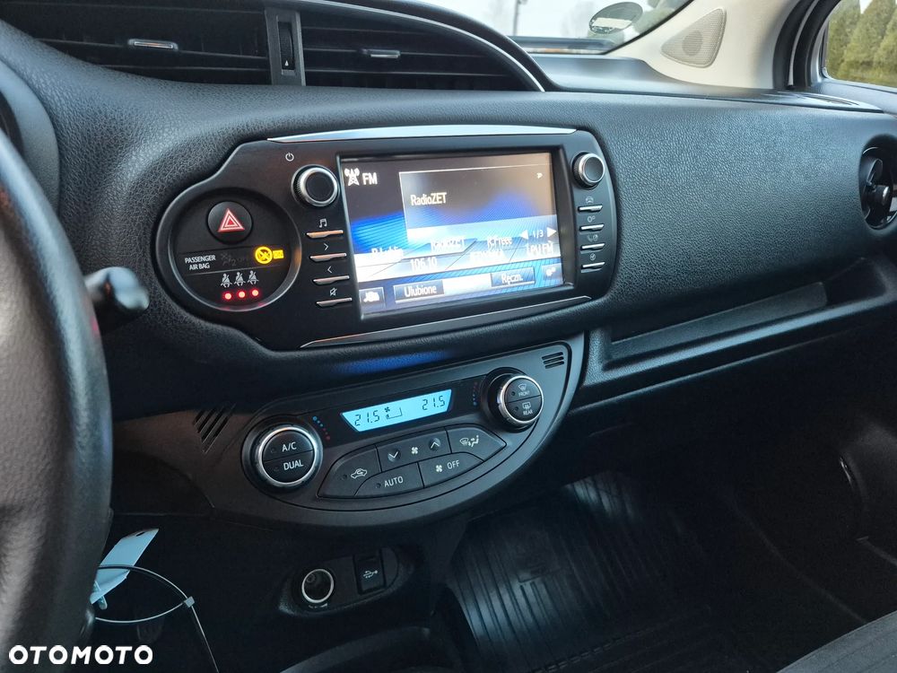 Toyota Yaris Hybrid 100 Business Edition - 18