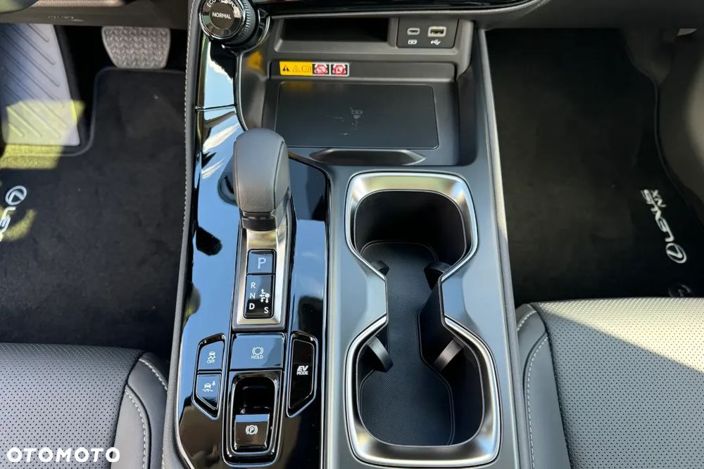 Lexus NX 350h Omotenashi AWD - 26