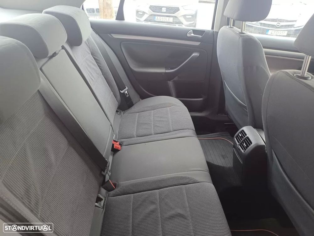 VW Jetta 1.9 TDi Confortine DSG - 12