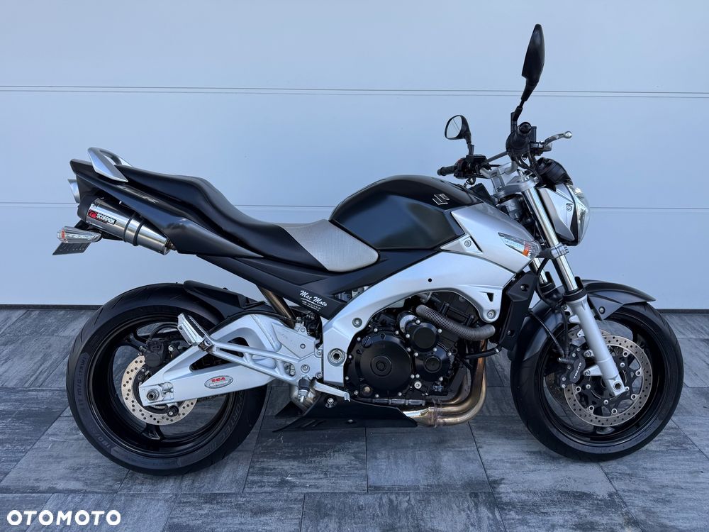 Suzuki GSR - 2