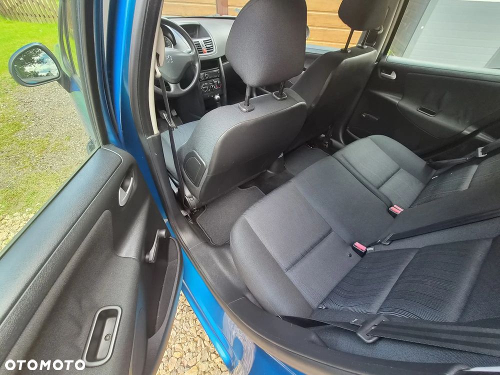 Peugeot 207 - 8