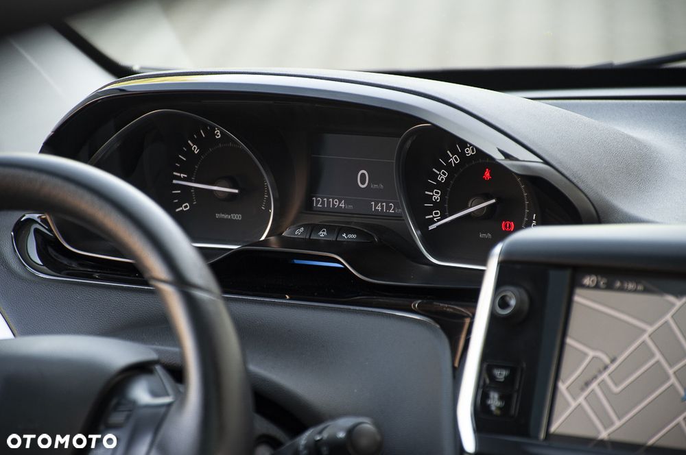 Peugeot 208 120 VTI Intuitive - 31