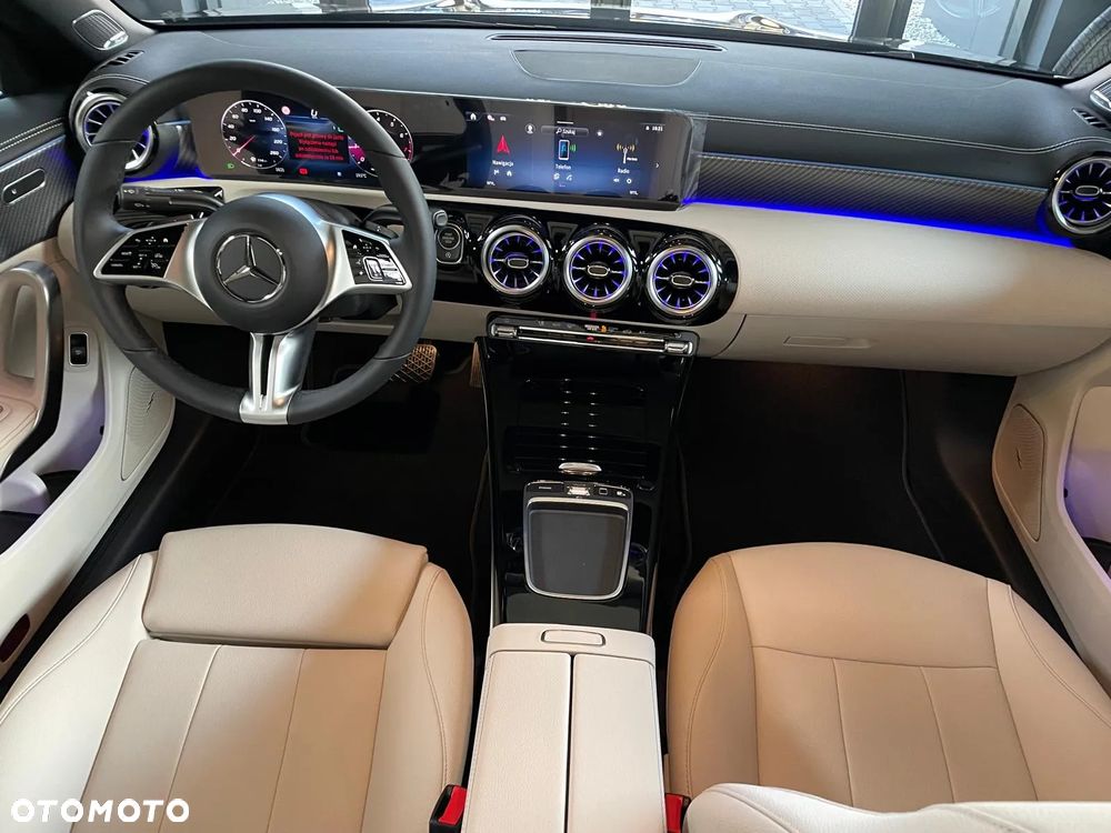 Mercedes-Benz CLA 200 Progressive 7G-DCT - 7