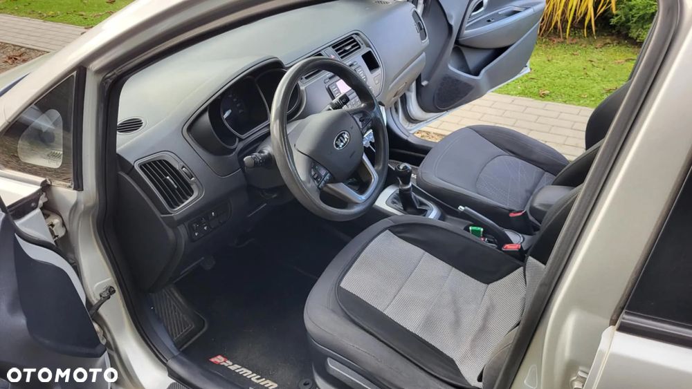 Kia Rio 1.2 M - 10