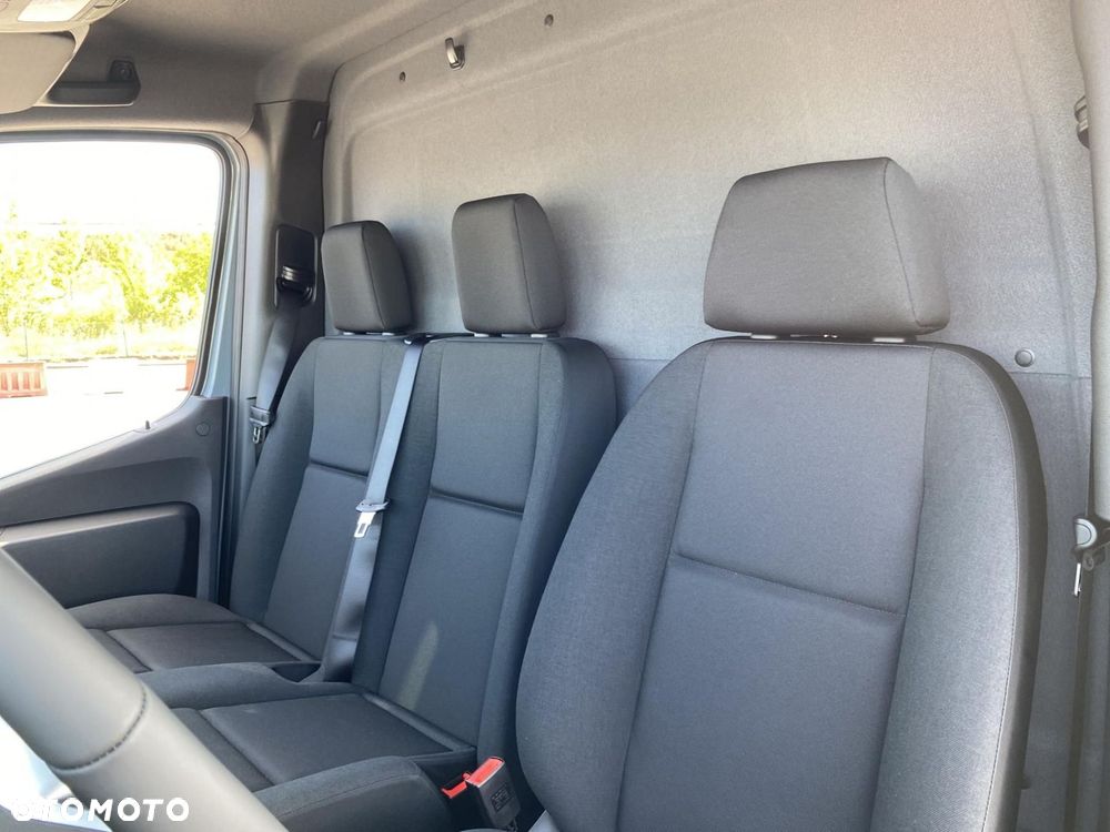 Mercedes-Benz Sprinter - 12