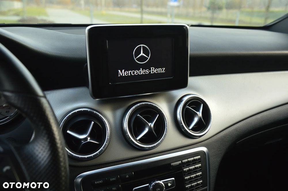 Mercedes-Benz CLA 200 Urban - 11