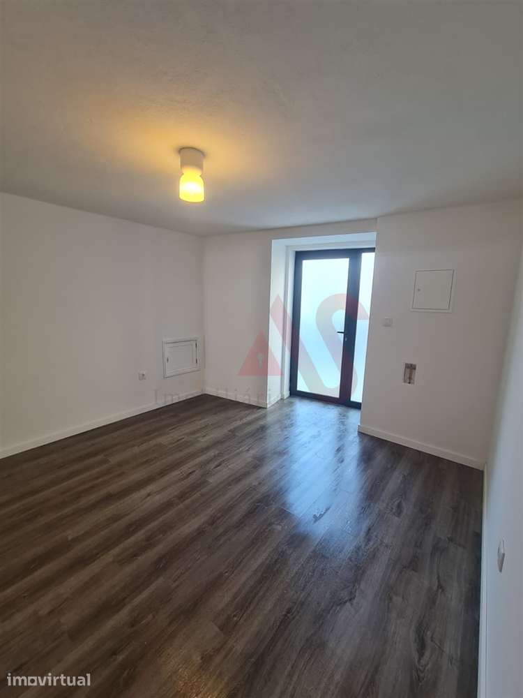 Moradia Bi-Familiar  T2 + T4 Dúplex  Azurara, Vila do Conde - Grande imagem: 5/15