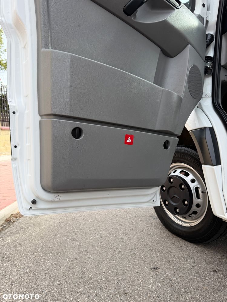 Mercedes-Benz Sprinter - 33