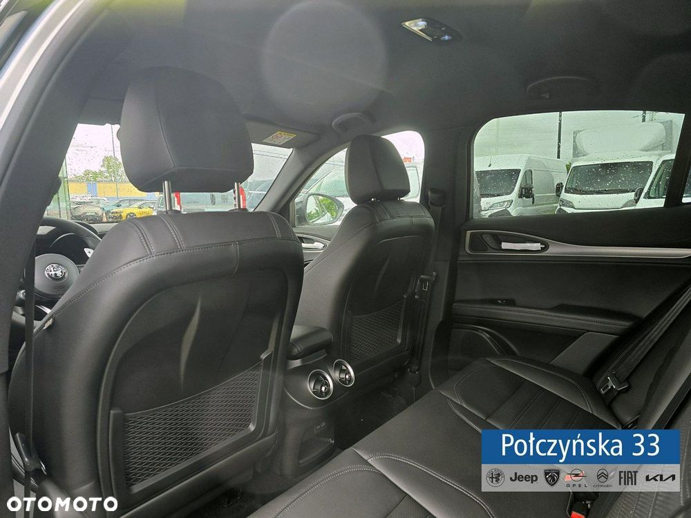 Alfa Romeo Stelvio - 17