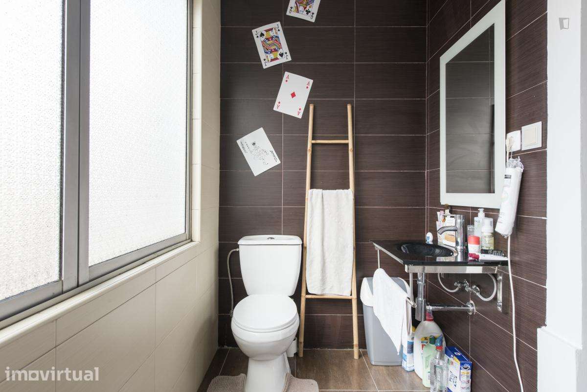 Quarto - localizado em Anjos Lisbon - Grande imagem: 5/15