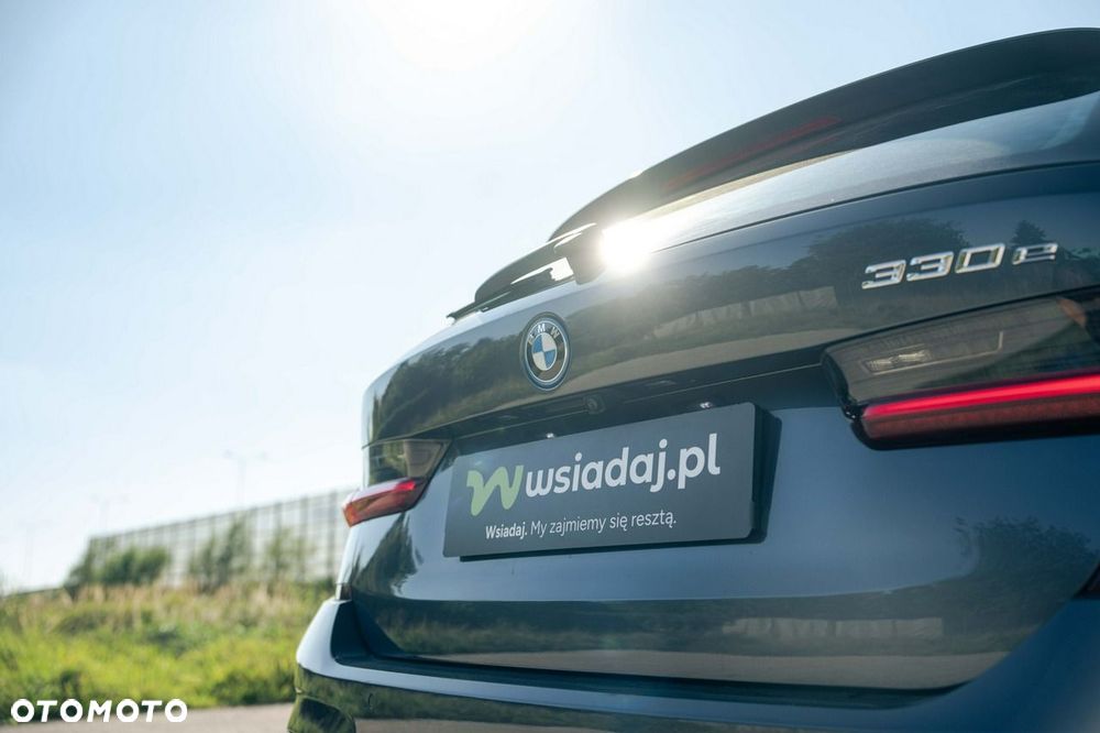 BMW Seria 3 330e PHEV M Sport - 14