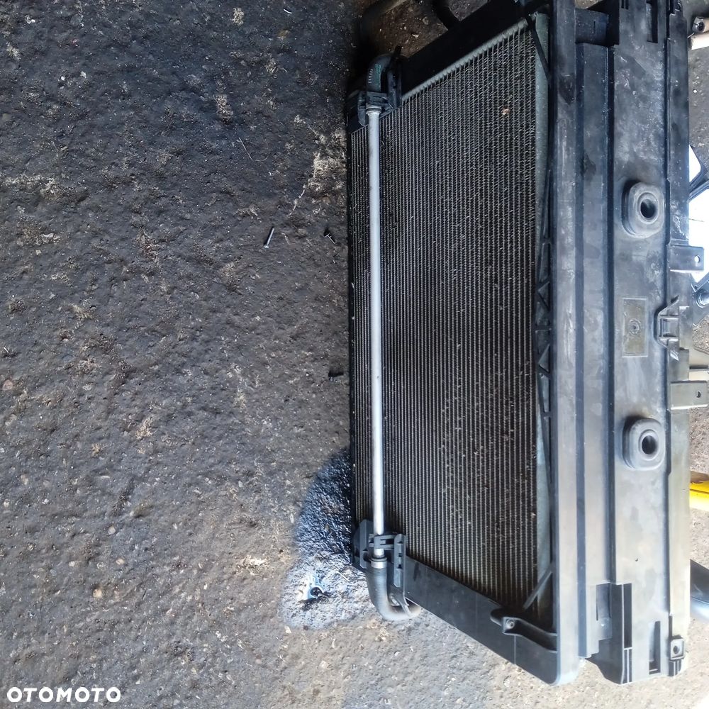 Pas przedni chłodnice BMW F10 F11 3.0I automat - 10