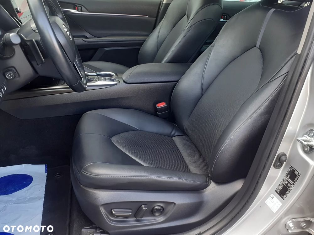 Toyota Camry 2.5 Hybrid Executive CVT - 25