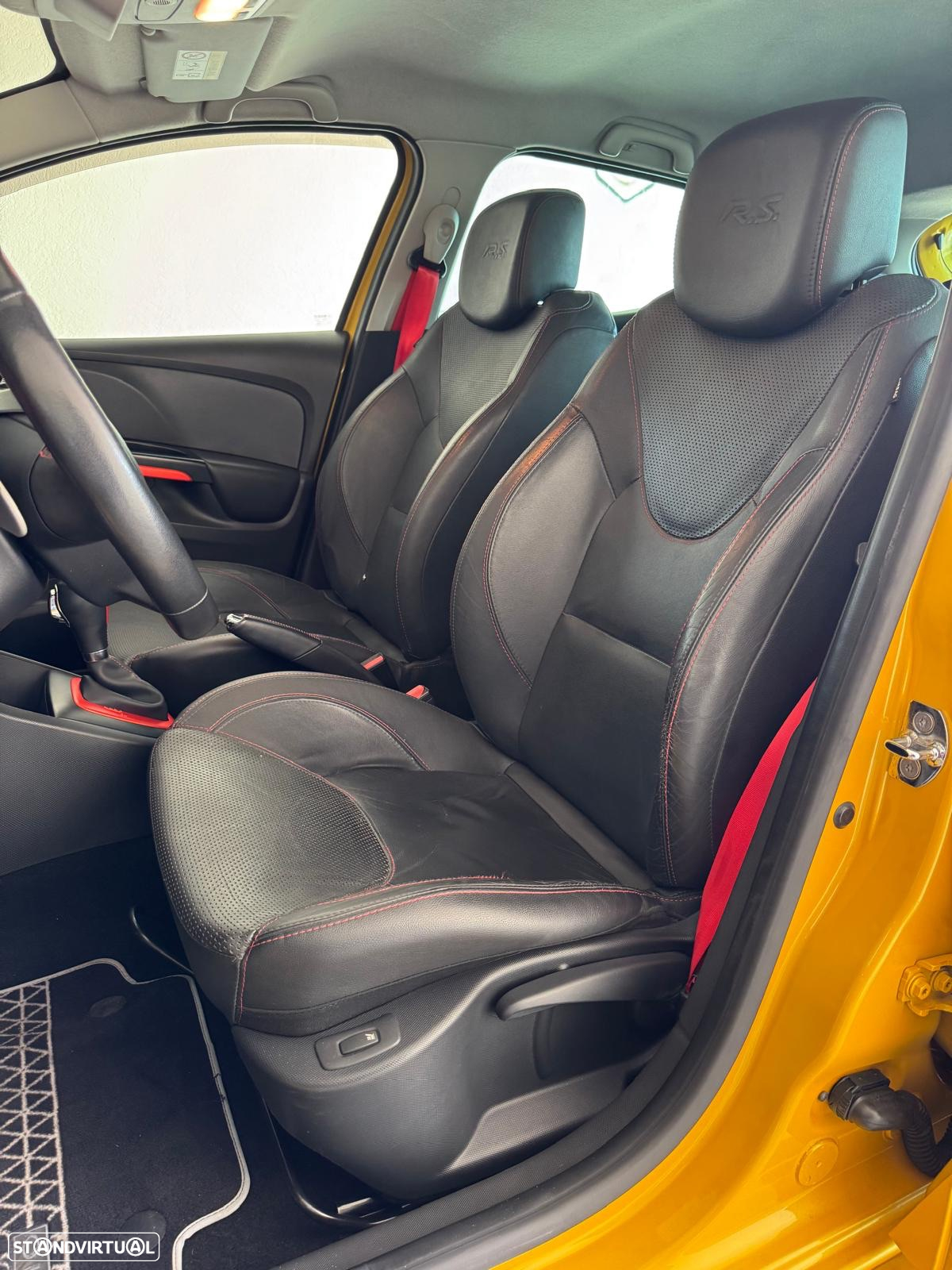 Renault Clio 1.6 T RS EDC - 14