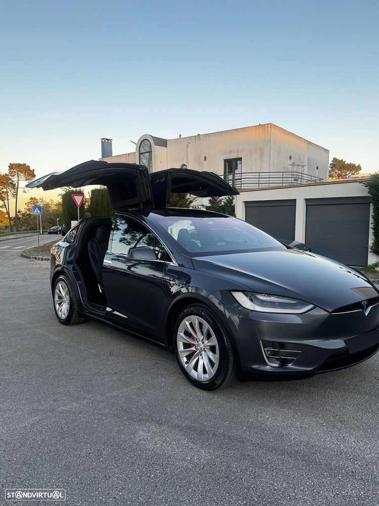 Tesla Model X 90D - 3