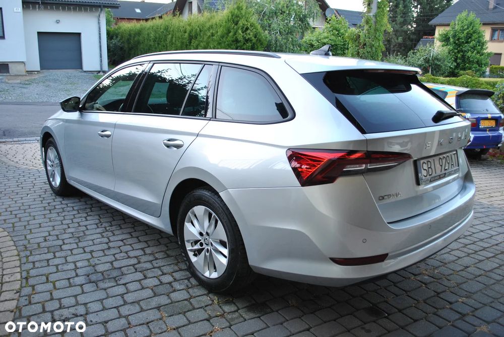 Skoda Octavia 2.0 TDI DSG Ambition - 5