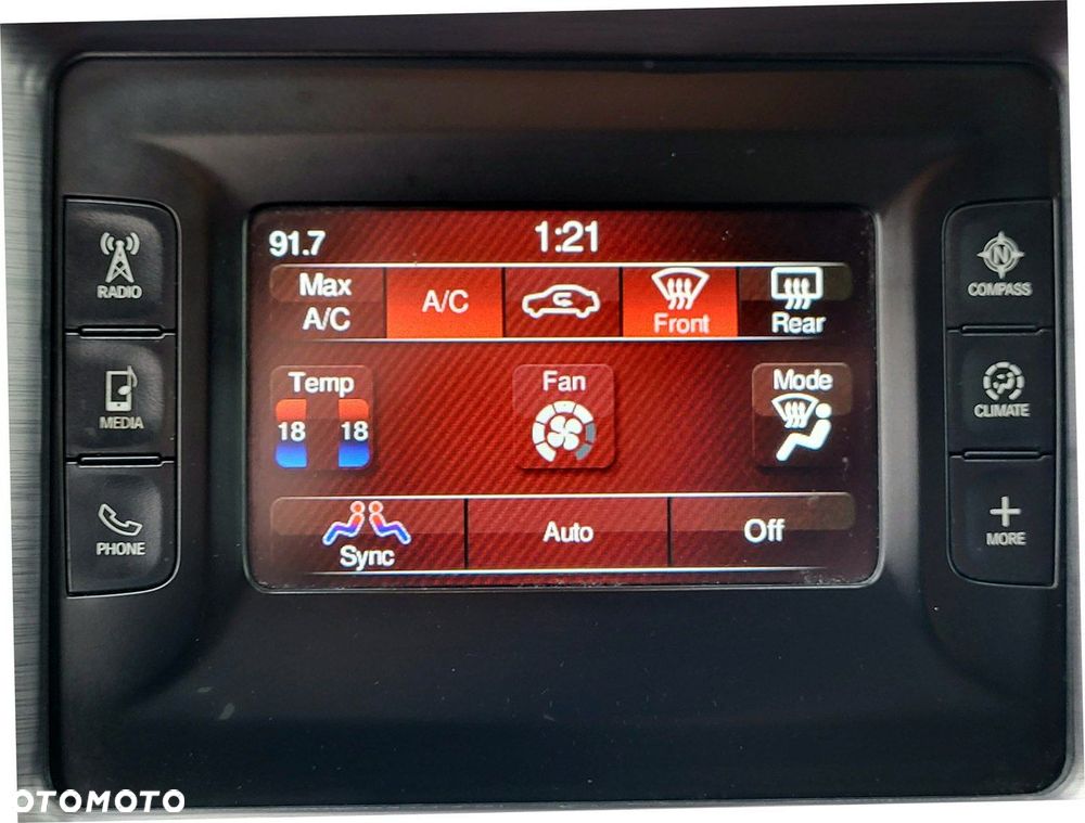 Dodge Challenger - 32