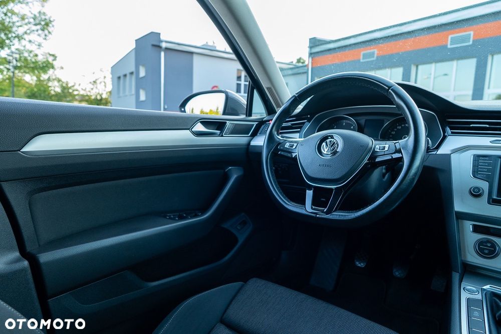Volkswagen Passat 1.6 TDI BMT Comfortline - 12