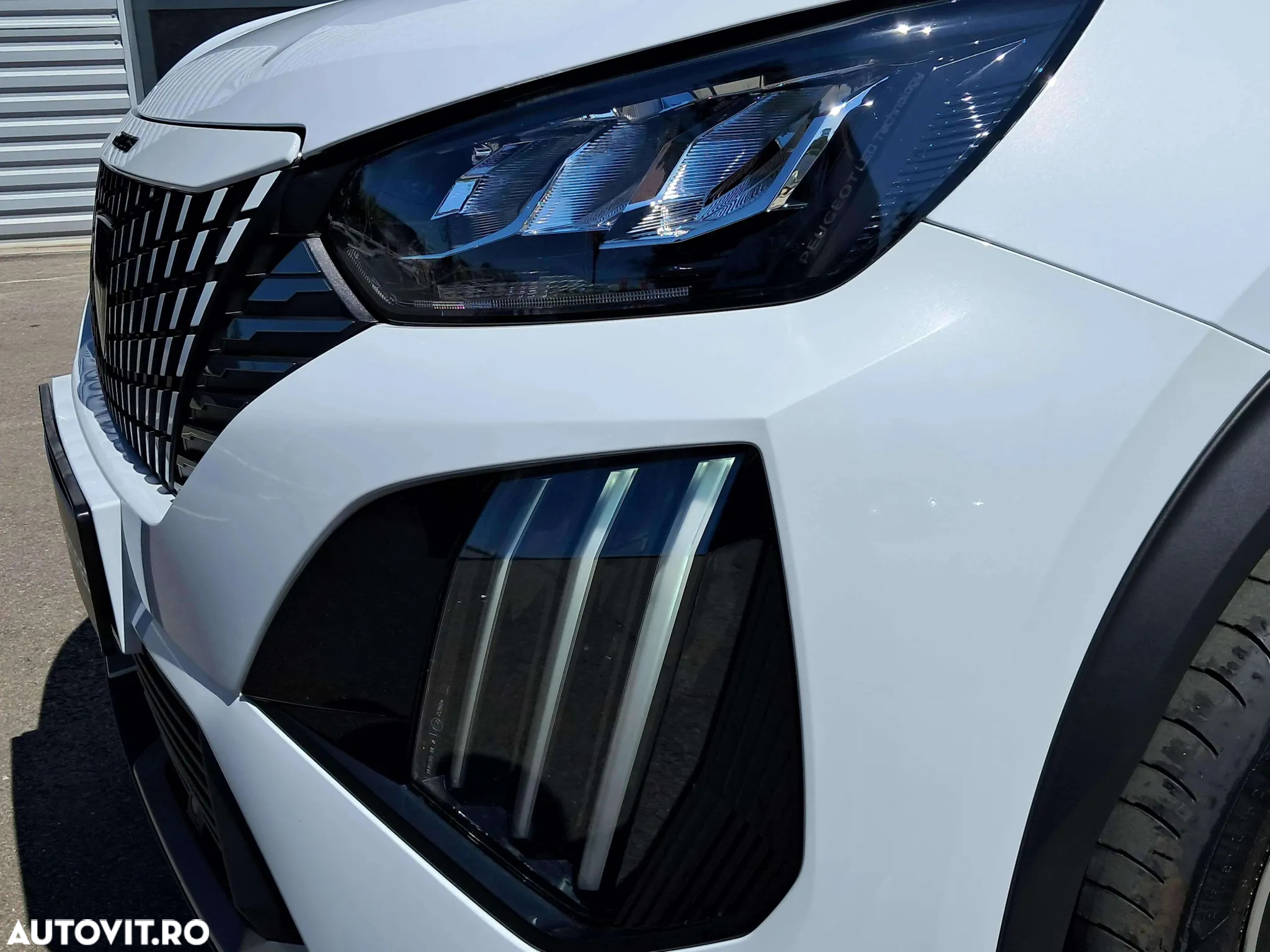 Peugeot 2008 1.2 L PureTech STT EAT8 Allure - 15