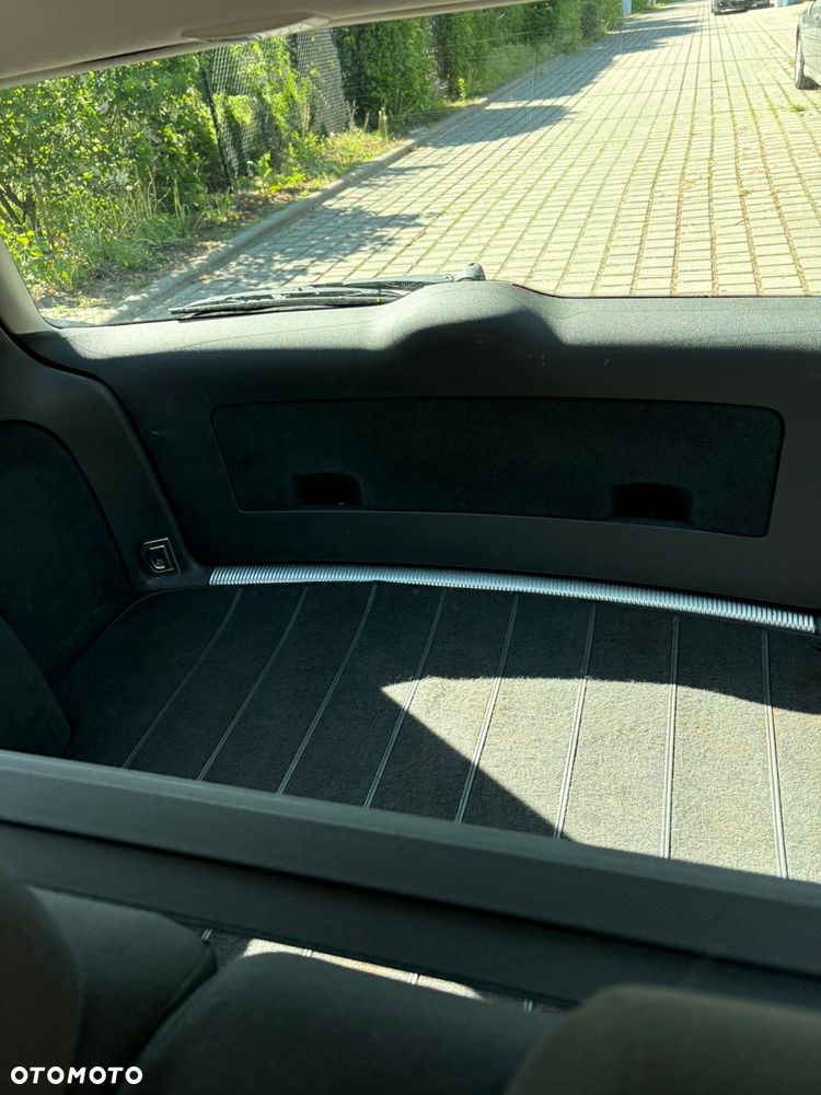 Volkswagen Passat 1.6 Comfortline Family - 3