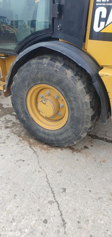 Caterpillar 906M - 17