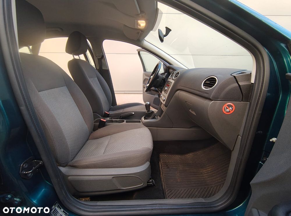 Ford Focus 1.6 16V Style - 11