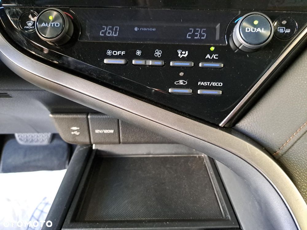Toyota Camry 2.5 Hybrid Comfort CVT - 26